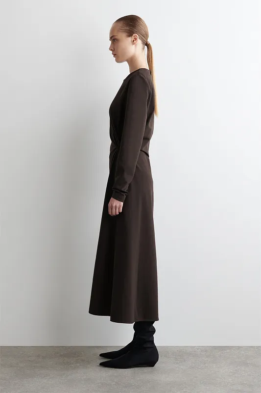 Платье с длинными рукавами и кручеными деталями COS Платье с длинными рукавами и кручеными деталями COS