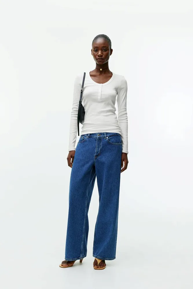 Лонгслив в рубчик с воротником "лодочка" ARKET