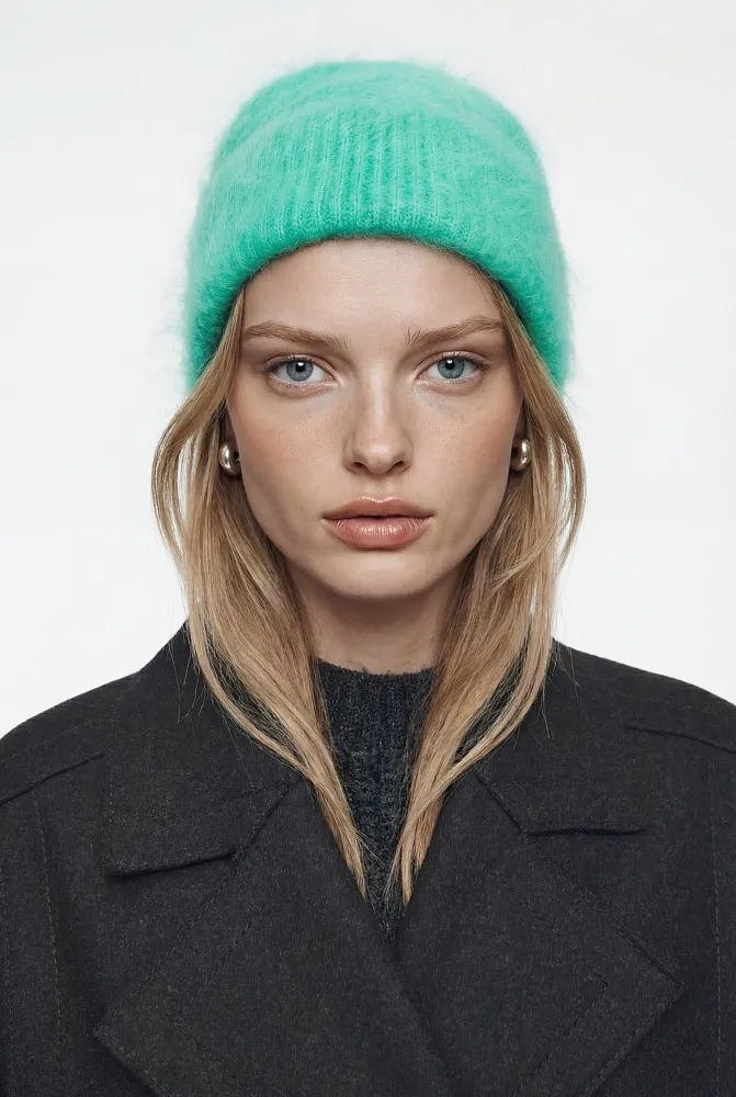 Шапка-бини из мохера