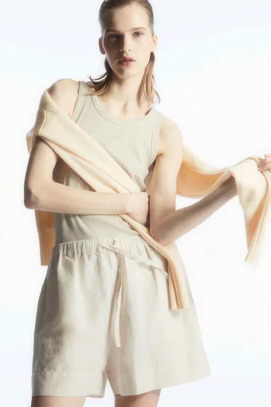 Шорты льняные COS  