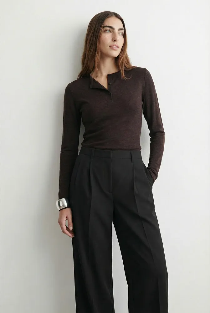 Лонгслив в рубчик с воротником хенли COS