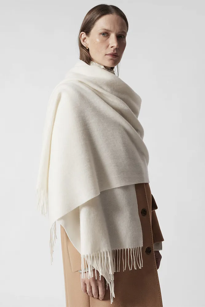 Большой шерстяной шарф с бахромой & OTHER STORIES