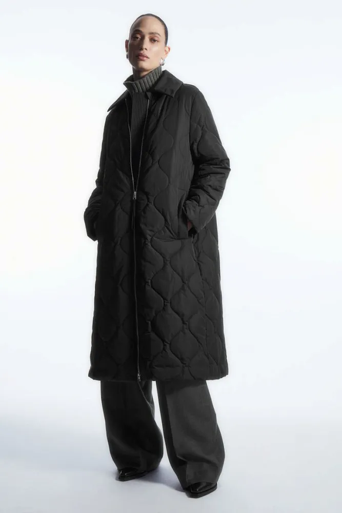 Стеганое пальто oversize COS