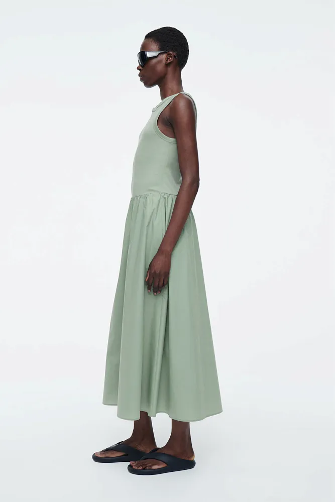 Платье макси с контрастными вставками COS