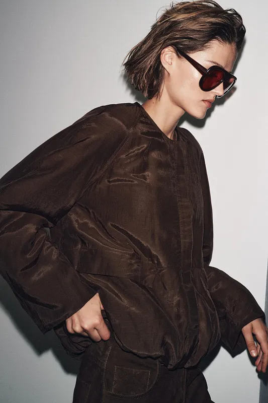Стеганая куртка с карманами ZARA   Стеганая куртка с карманами ZARA