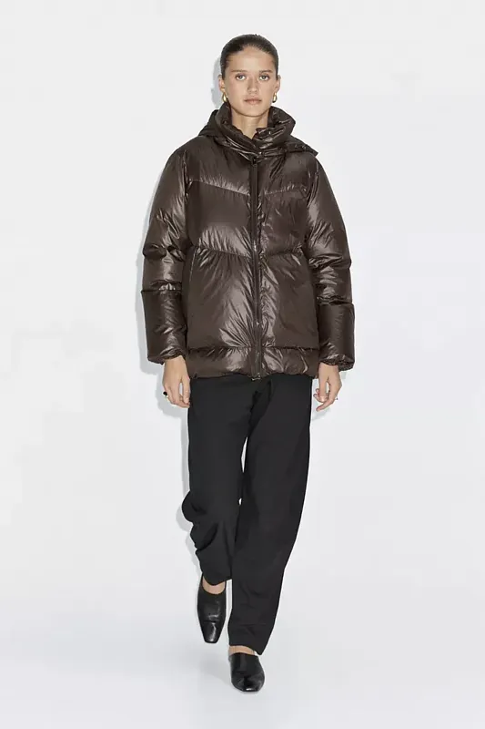 Блестящий водоотталкивающий пуховик со съемным капюшоном MASSIMO DUTTI Блестящий водоотталкивающий пуховик со съемным капюшоном MASSIMO DUTTI