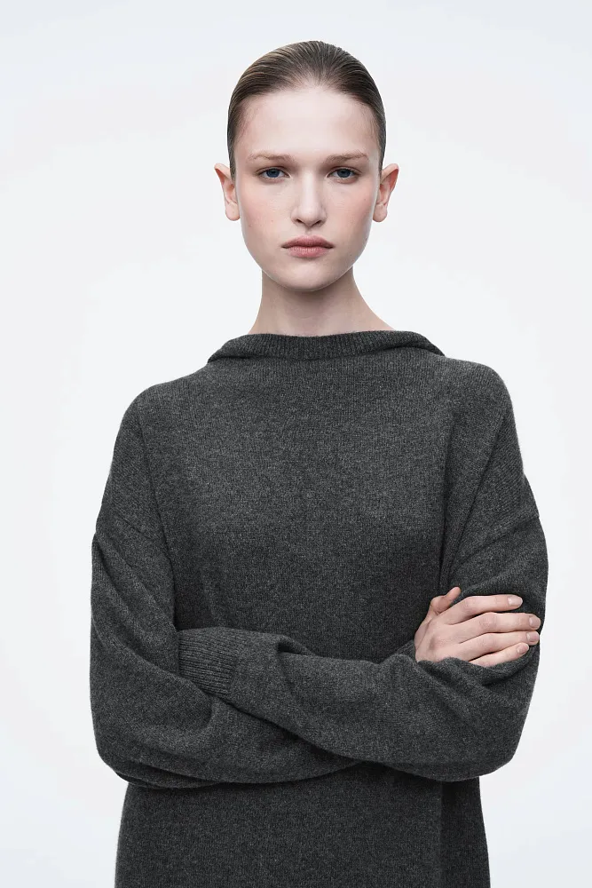 Платье-макси из мериносовой шерсти с капюшоном COS