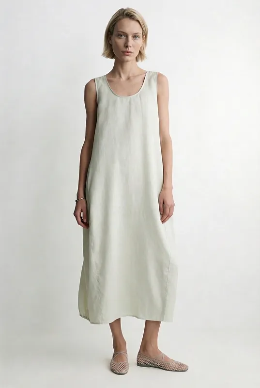 Льняное макси-платье с эластичным подолом