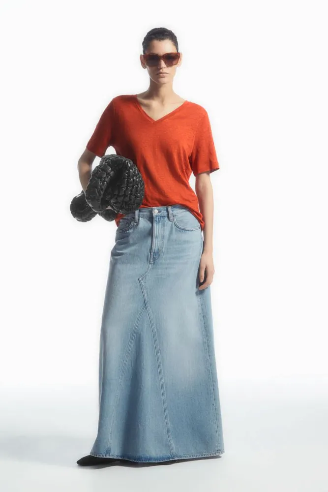 Льняная футболка с V-образным вырезом COS