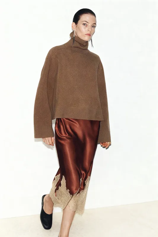 Атласная юбка с контрастным кружевом ZARA Атласная юбка с контрастным кружевом ZARA