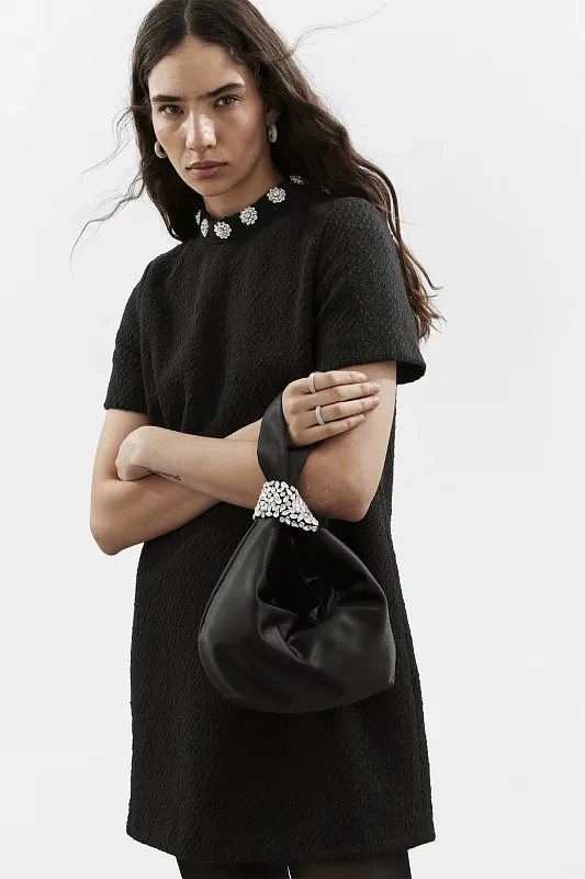 Атласная сумочка с кристаллами