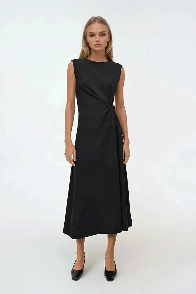 Платье-миди с кручеными деталями