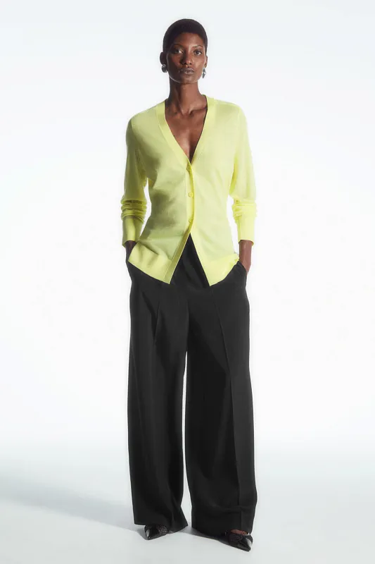 Шерстяной кардиган с v-образным вырезом