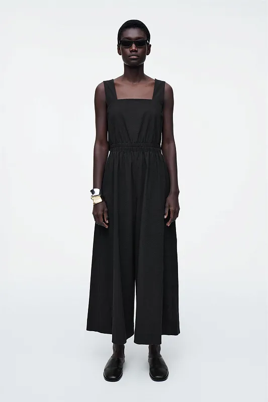 Комбинезон из ткани сирсакер