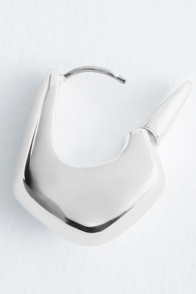 Серьги-кольца в форме углового колокольчика & OTHER STORIES