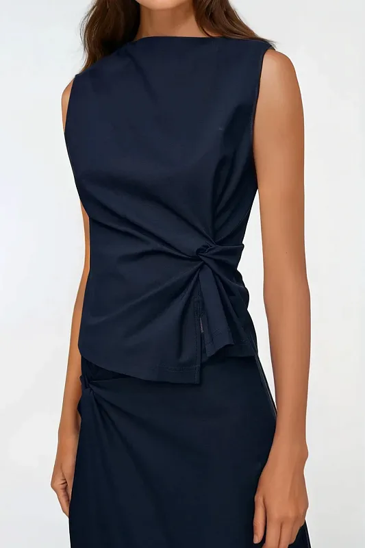 Топ с кручеными деталями COS   Топ с кручеными деталями COS