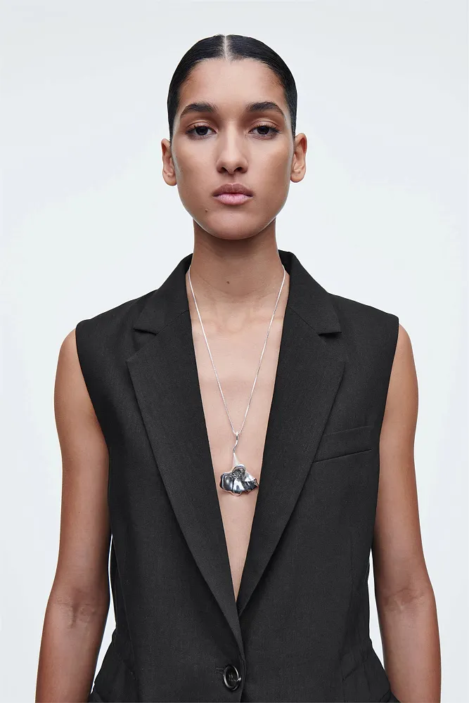 Ожерелье с цветочной подвеской COS