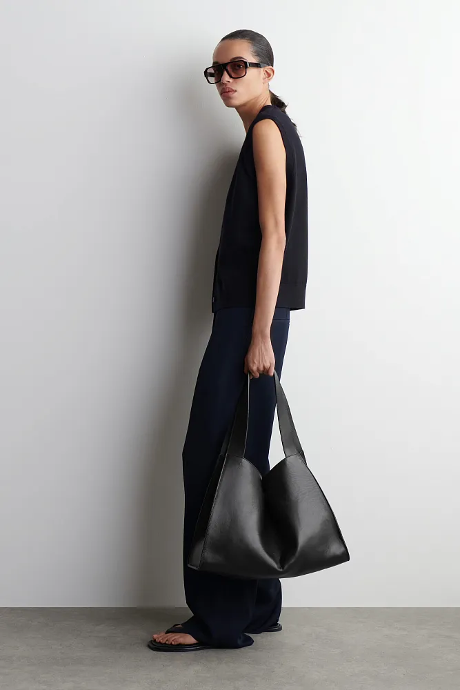 Жилет из мериносовой шерсти с V-образным вырезом COS