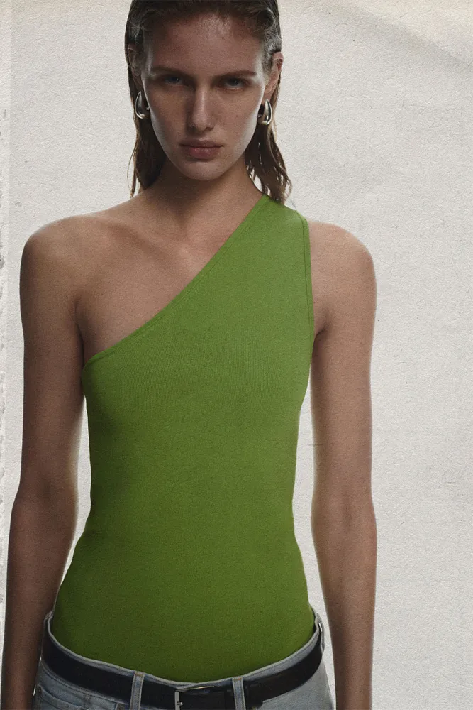 Топ на одно плечо COS