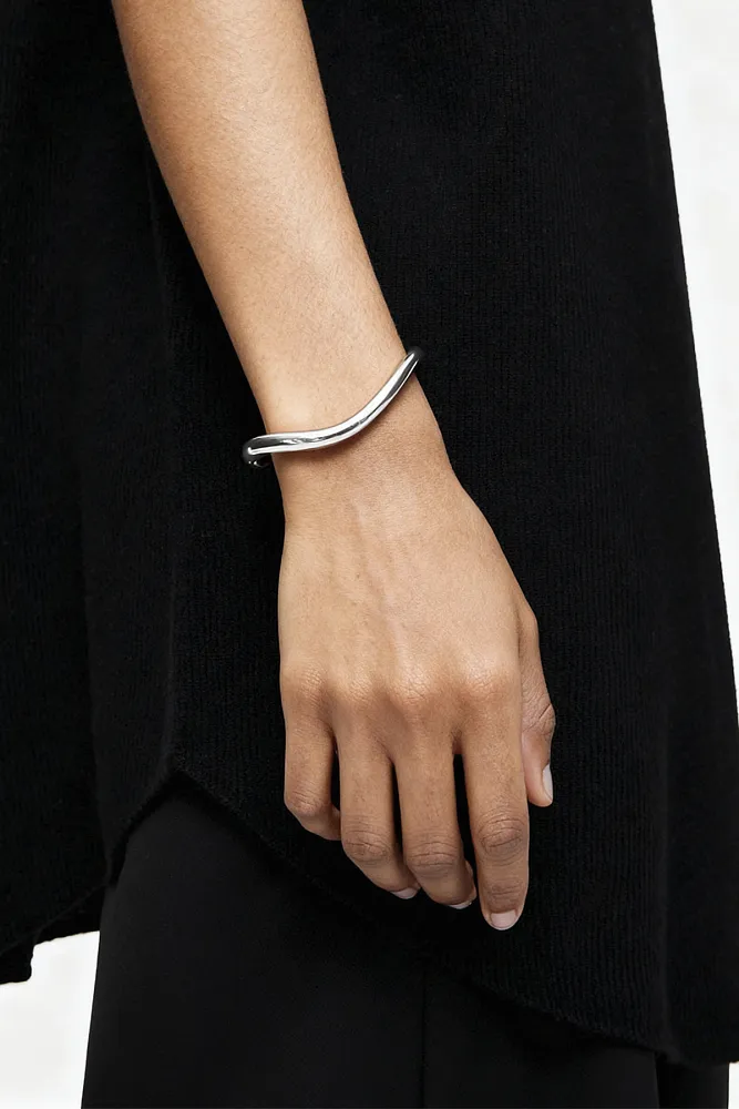 Изогнутый браслет Изогнутый браслет