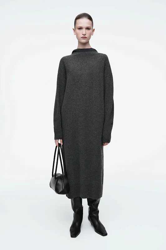 Платье-макси из мериносовой шерсти с капюшоном