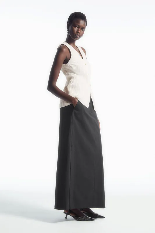 Трикотажный жилет с v-образным вырезом COS Трикотажный жилет с v-образным вырезом COS