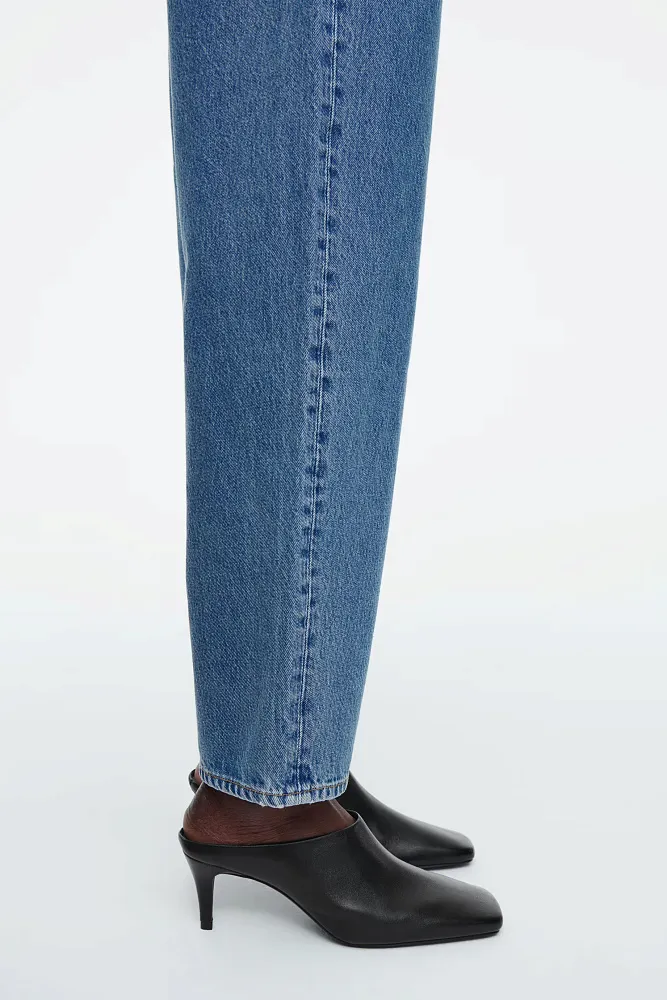 Джинсы Tapered leg COS