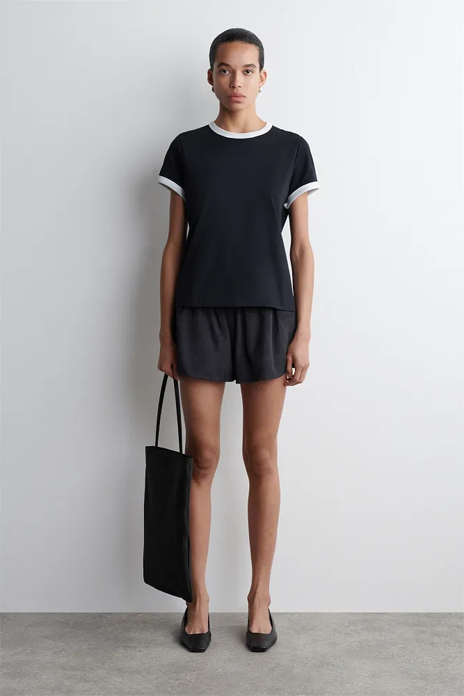 Футболка с контрастной отделкой COS