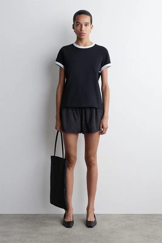 Футболка с контрастной отделкой COS Футболка с контрастной отделкой COS