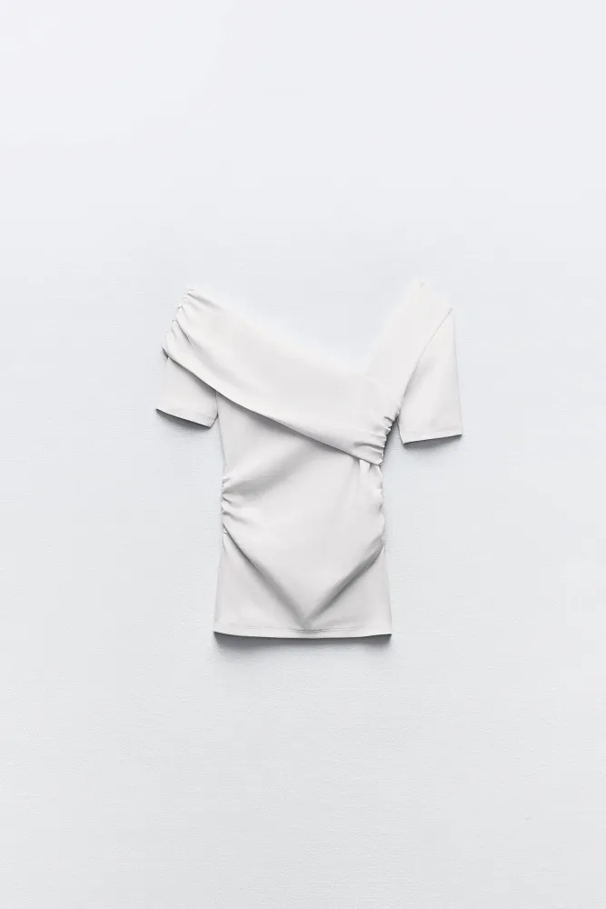 Асимметричный топ с драпировкой ZARA