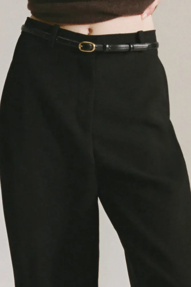 Укороченные шерстяные брюки COS