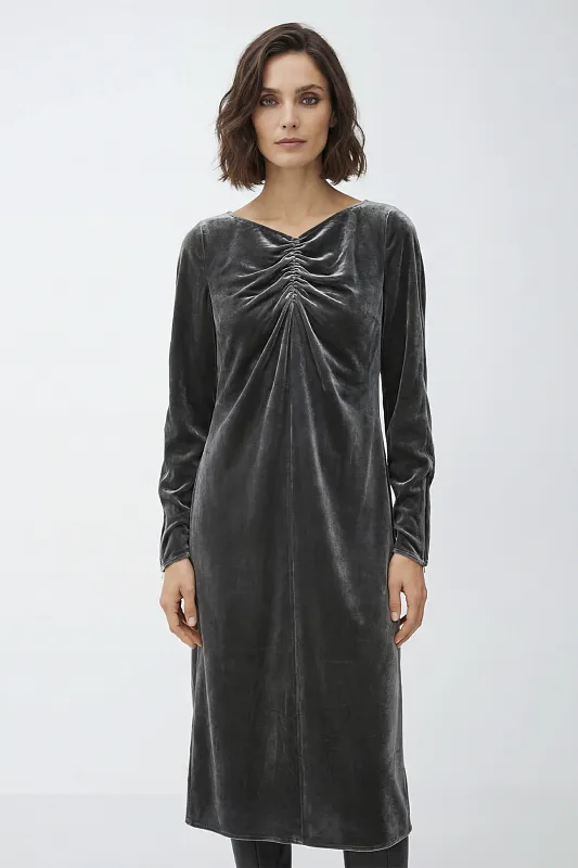 Бархатное платье со сборками