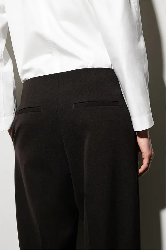 Брюки из шерсти с бочкообразными штанинами COS Брюки из шерсти с бочкообразными штанинами COS