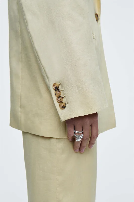 Кольцо с цветочным элементом