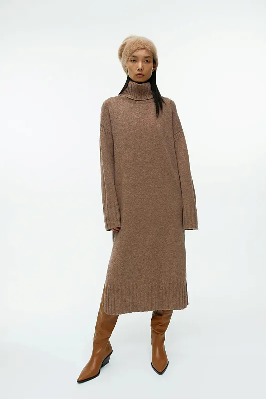 Платье шерстяное с воротником-водолазкой