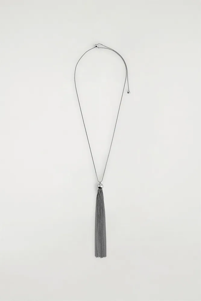 Ожерелье с подвеской из кисточек COS Ожерелье с подвеской из кисточек COS