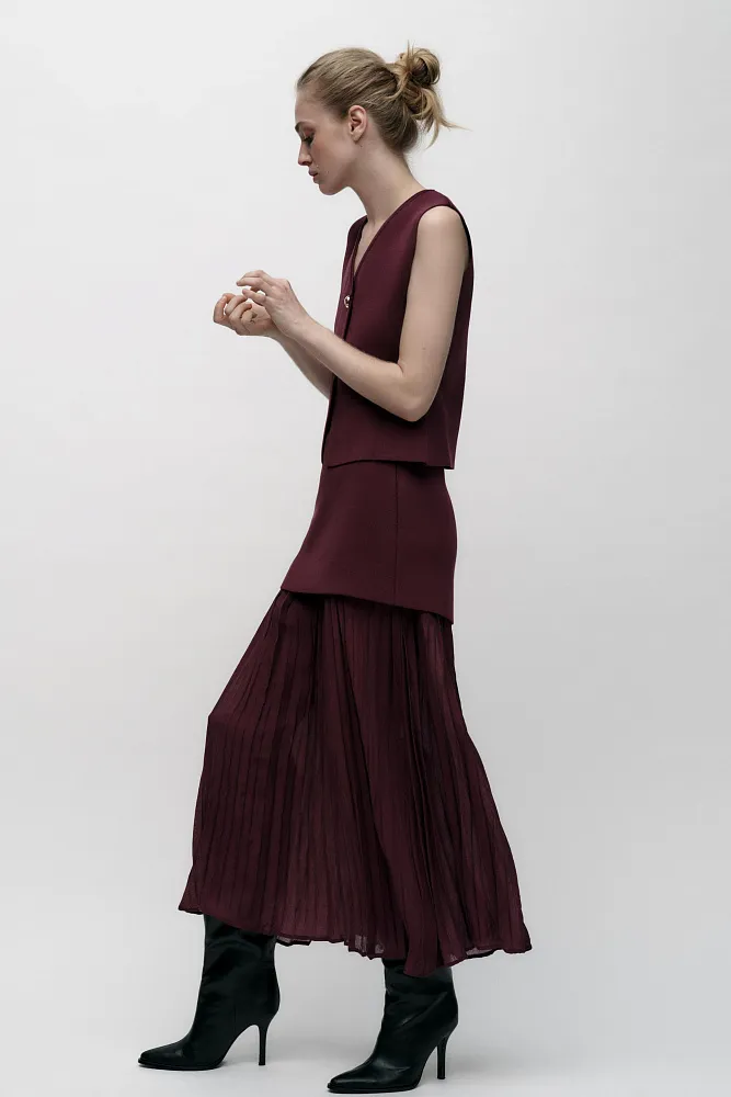 Трикотажный жилет с золотыми пуговицами ZARA