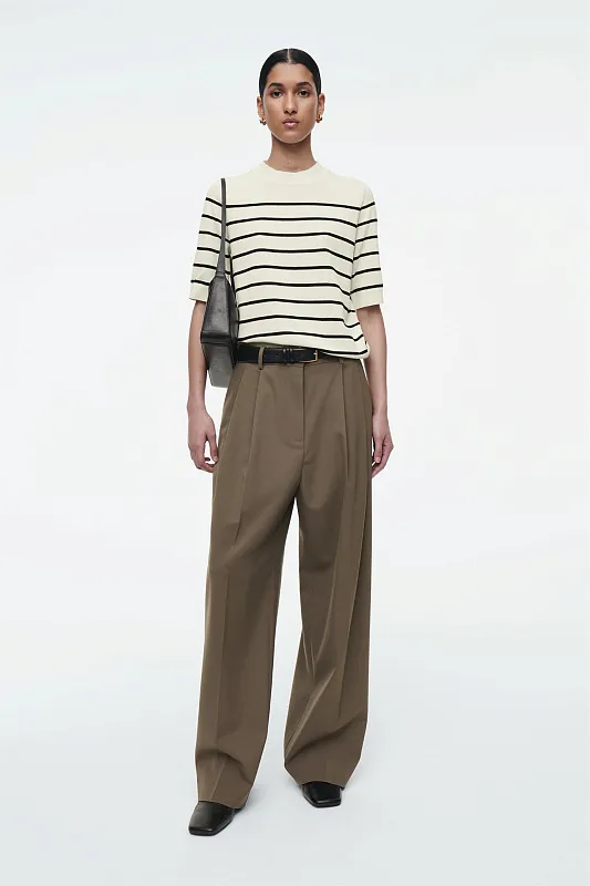 Трикотажный топ классического кроя COS Трикотажный топ классического кроя COS