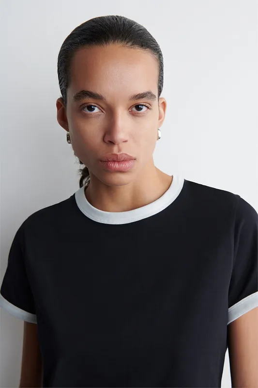 Футболка с контрастной отделкой COS Футболка с контрастной отделкой COS