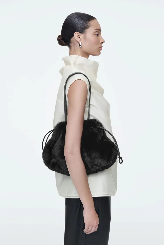 Клатч Cavatelli из искусственного меха COS