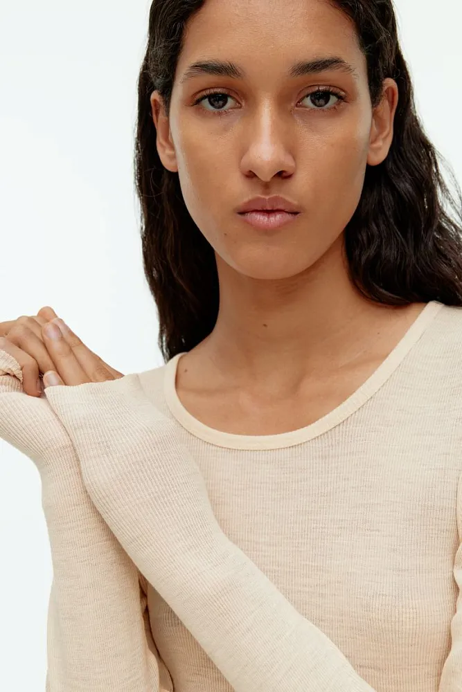 Шерстяной лонгслив в рубчик ARKET