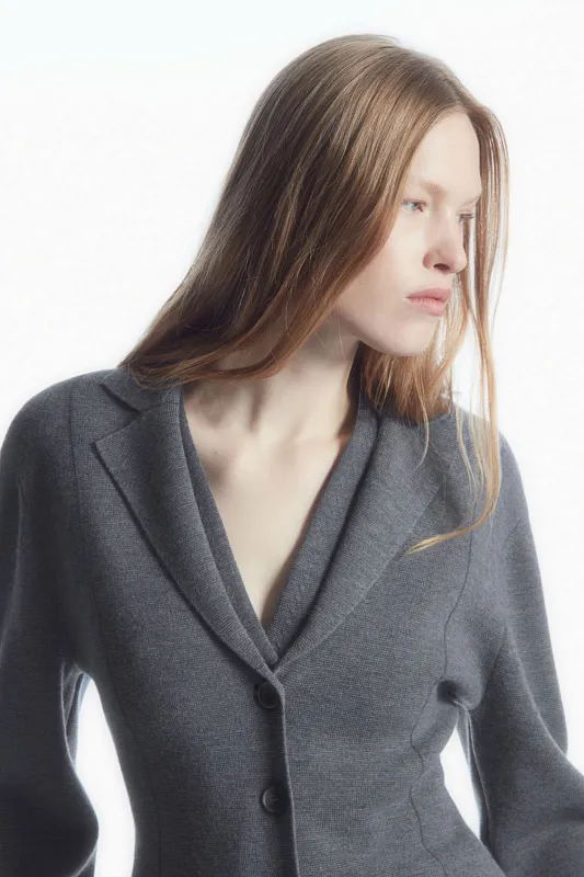 Приталенный трикотажный пиджак COS Приталенный трикотажный пиджак COS