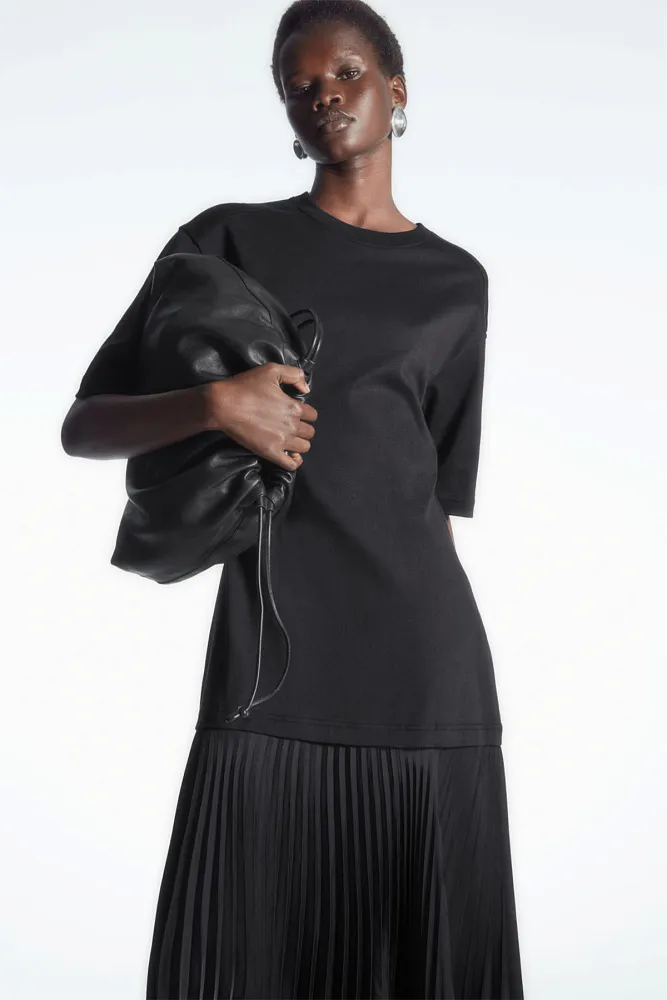 Платье-футболка с плиссированной юбкой COS