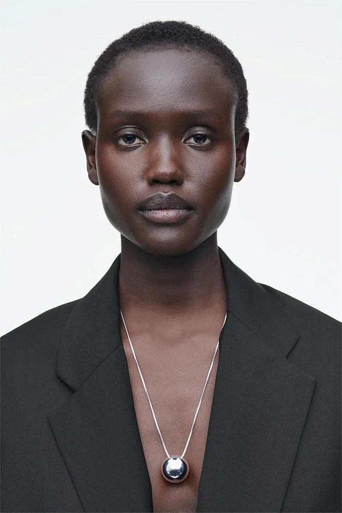 Ожерелье на цепочке со сферической подвеской Ожерелье на цепочке со сферической подвеской