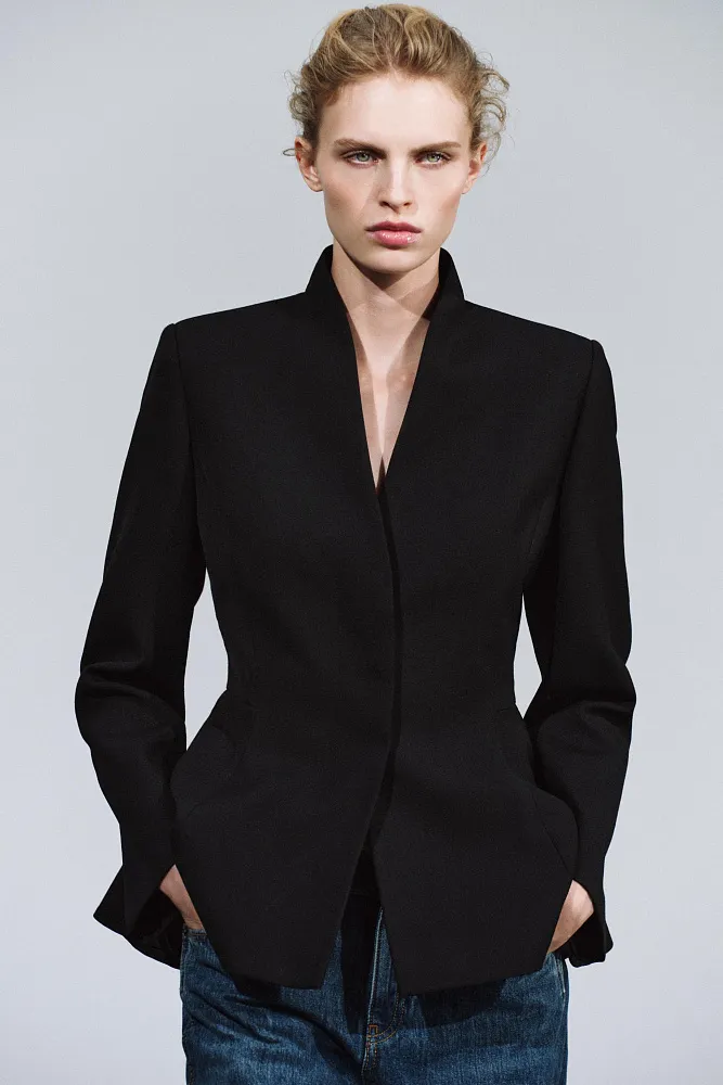 Шерстяной пиджак с баской ZARA