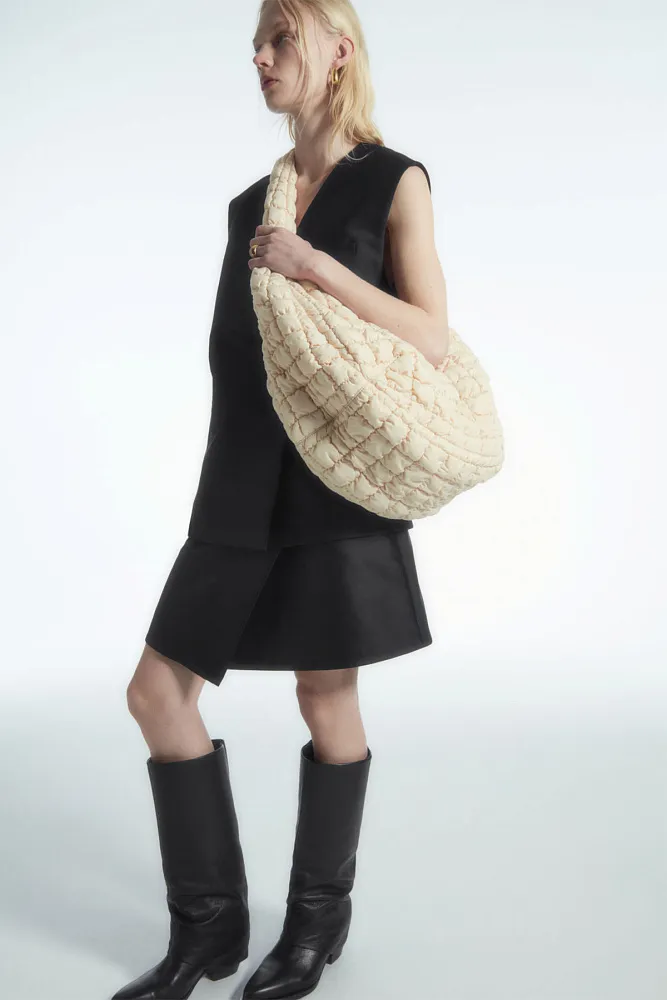 Стеганая сумка кроссбоди oversize COS