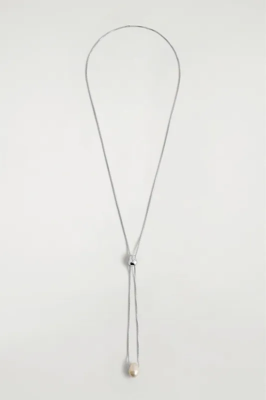 Ожерелье с пресноводным жемчугом COS Ожерелье с пресноводным жемчугом COS