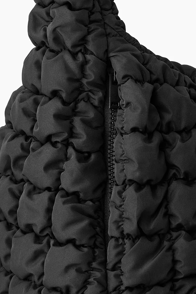 Стеганая сумка кроссбоди oversize COS