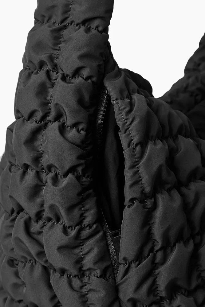 Стеганая сумка кроссбоди oversize COS