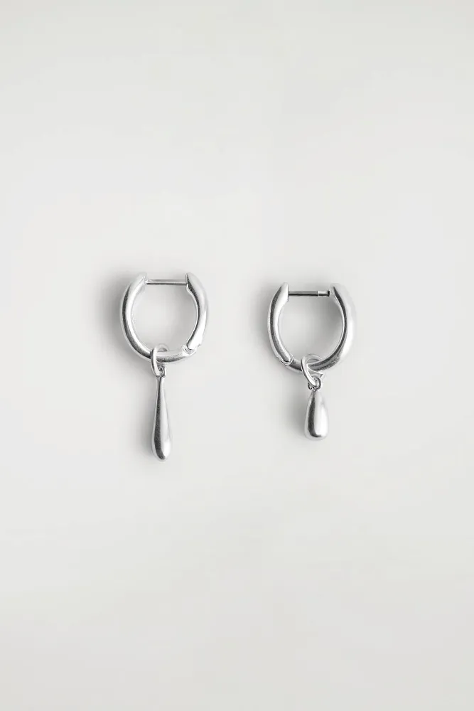 Непарные серьги-кольца в форме капли COS